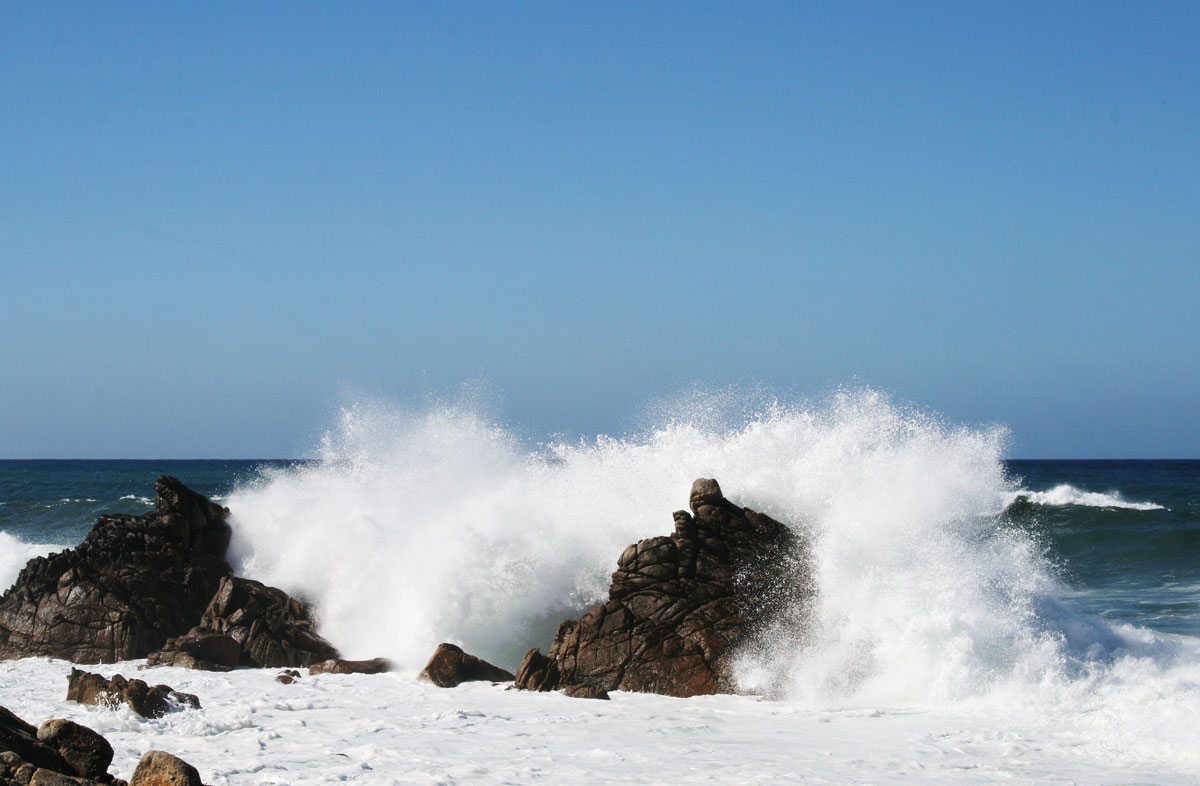 A wave crashing into the rocks.